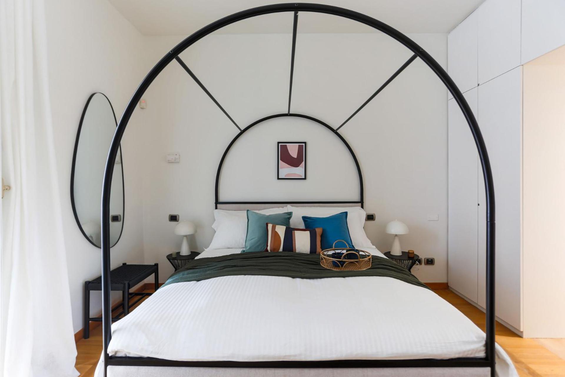 The Rent - Spacious Three-bedroom In The Heart Of Mailand