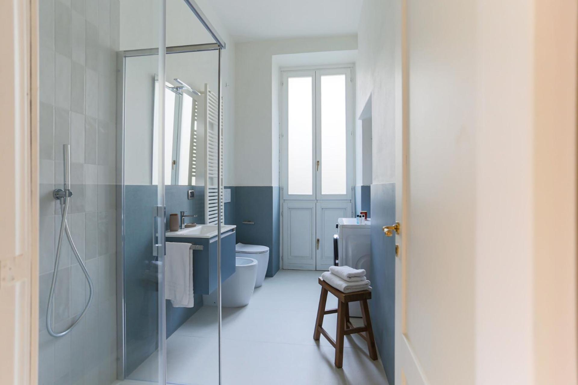 Apartment The Rent - Spacious Three-bedroom In The Heart Of *