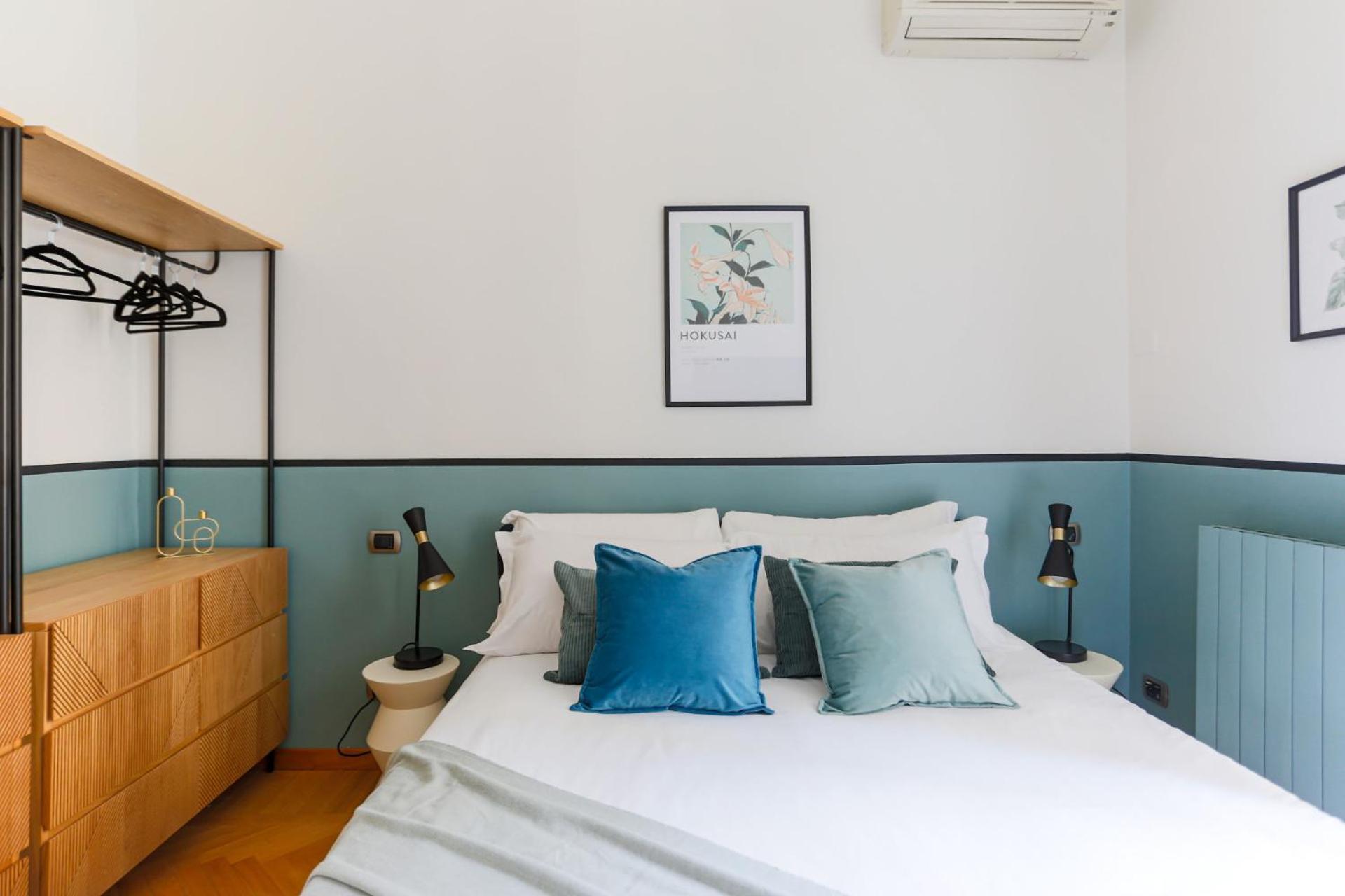 The Rent - Spacious Three-bedroom In The Heart Of Apartment *
