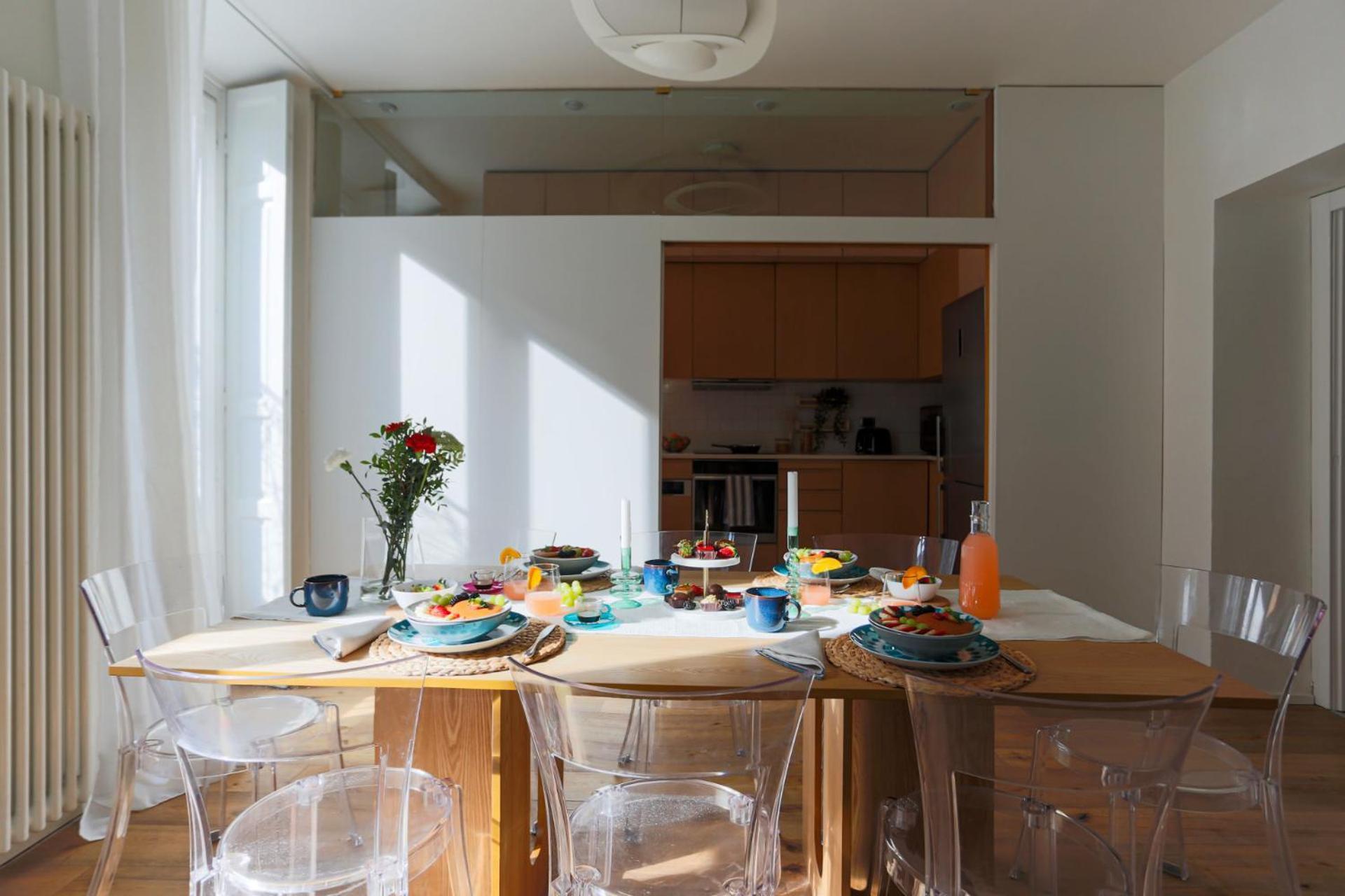 Apartment The Rent - Spacious Three-bedroom In The Heart Of *