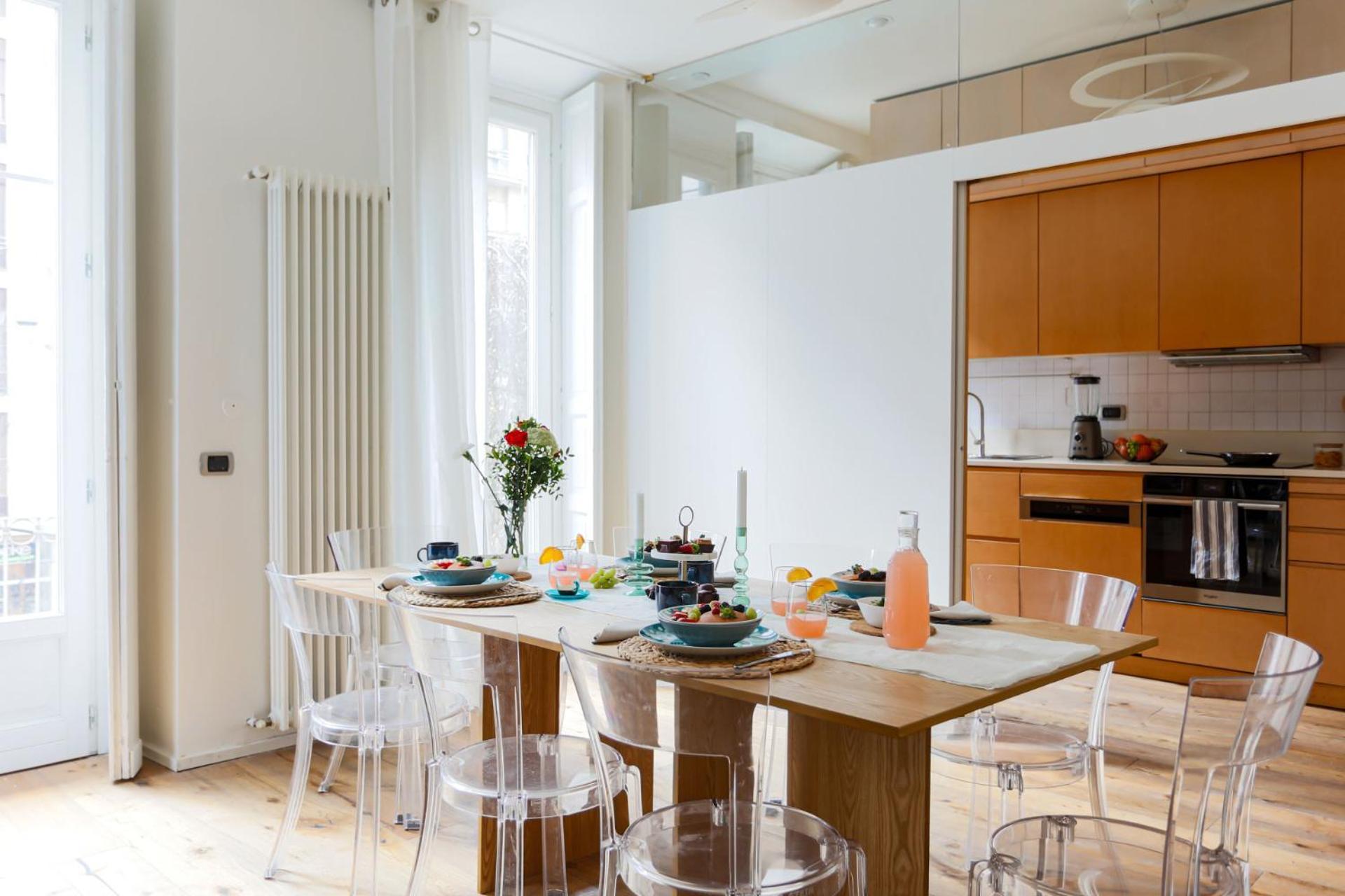 The Rent - Spacious Three-bedroom In The Heart Of Mailand