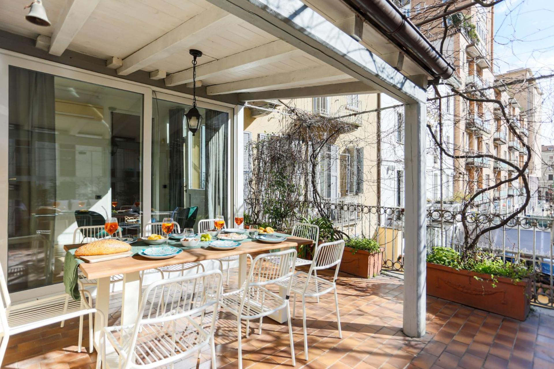 The Rent - Spacious Three-bedroom In The Heart Of *